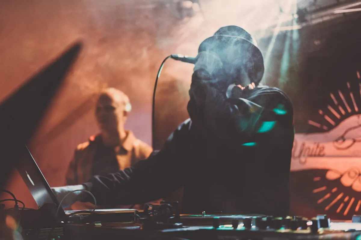 How to Write a Gig Review That People Actually Want to Read